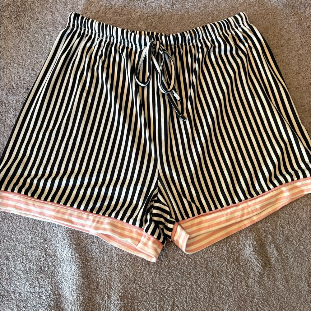 AEROSOLES Black and White Striped Casual lounge Shorts New no tags
